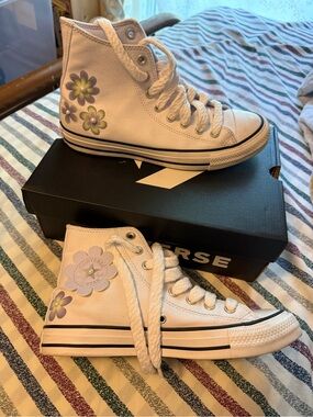 Blue/indigo floral converse